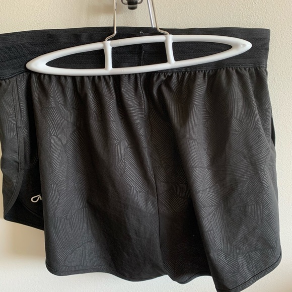 Black gap active shorts - Picture 4 of 5